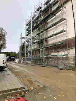 wahrscheinlich der zukünftige Weg zum Pausenhof und den Sporthallen wahrscheinlich der zukünftige Weg zum Pausenhof und den Sporthallen